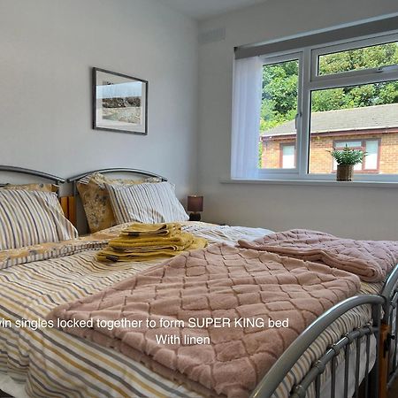 פרשווטר Valley View Self-Catering Coastal Bungalow In Rural West Wight מראה חיצוני תמונה
