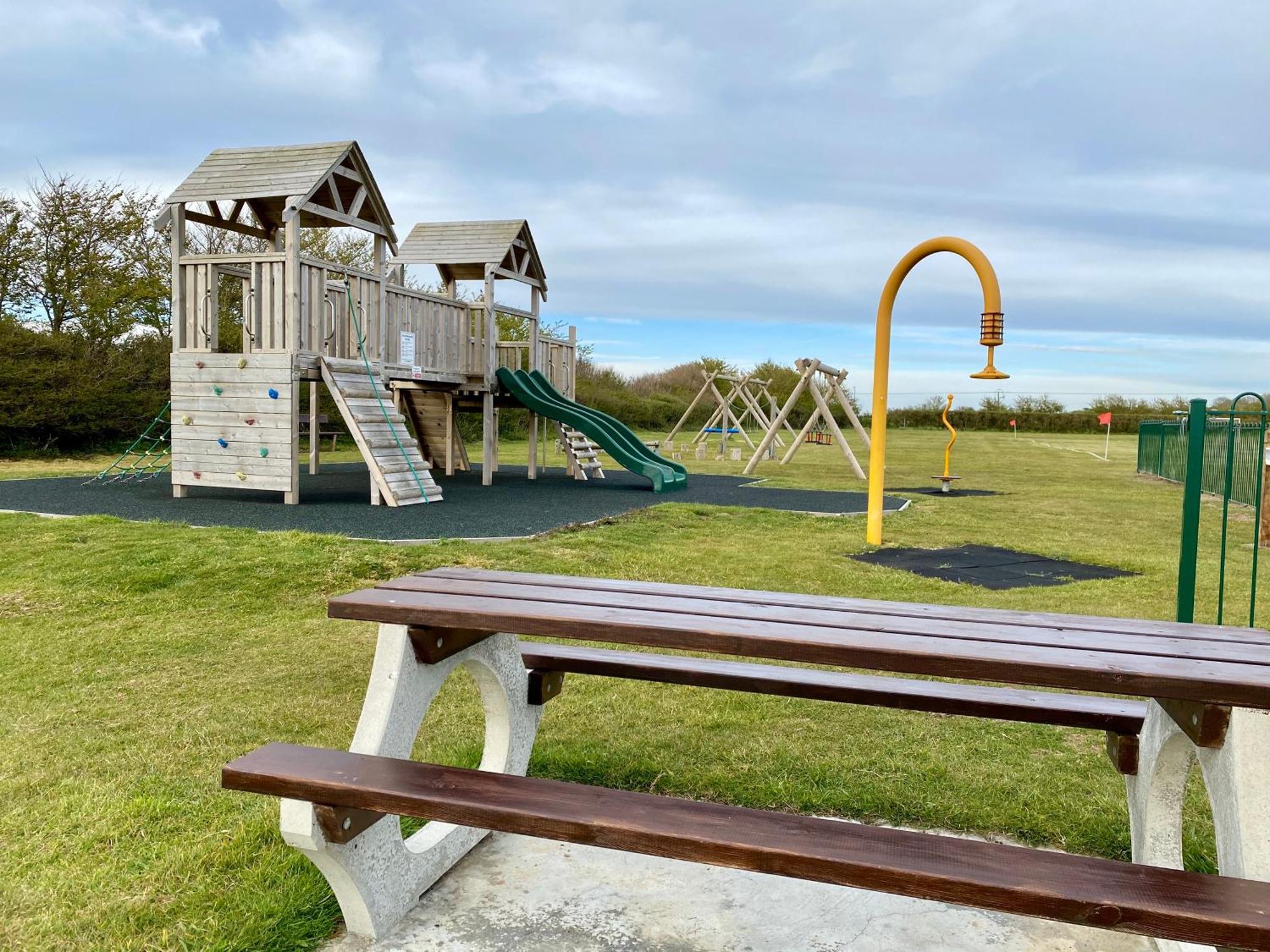 פרשווטר Valley View Self-Catering Coastal Bungalow In Rural West Wight מראה חיצוני תמונה