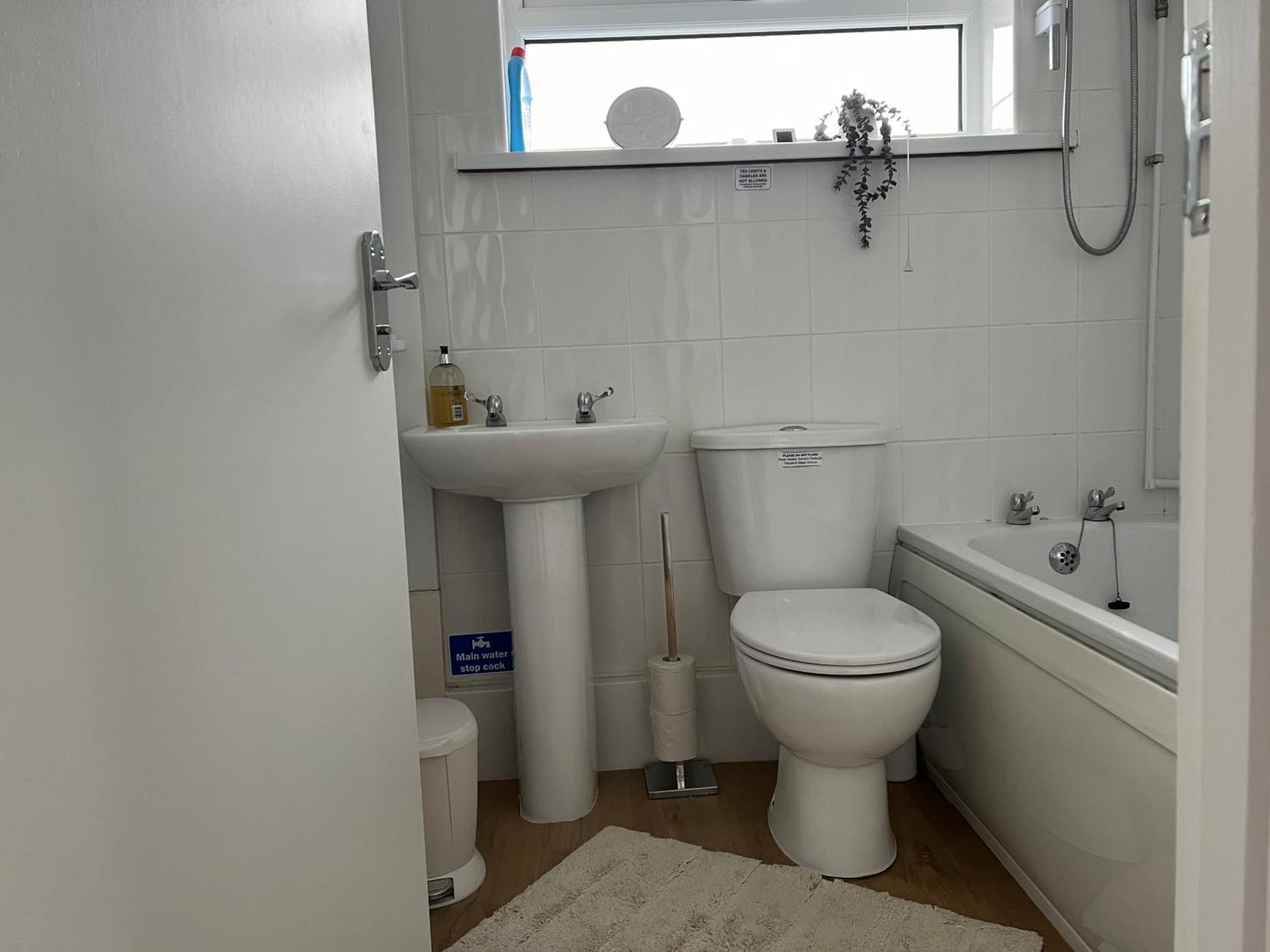 פרשווטר Valley View Self-Catering Coastal Bungalow In Rural West Wight מראה חיצוני תמונה